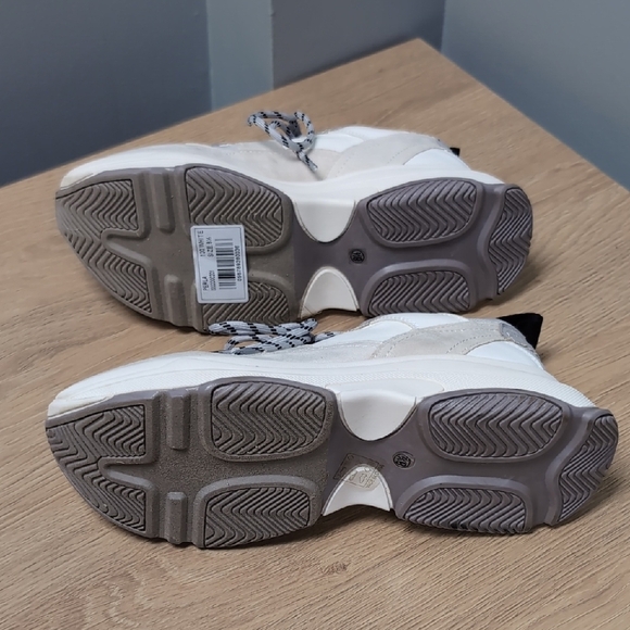 New In Box ShuShop Perla Gray Chunky Sneakers. Size 8.5 - Picture 5 of 6
